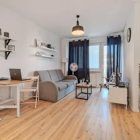 Appartement Seaside - Balcony, Workspace, Bus - By Rentujemy Gdynia